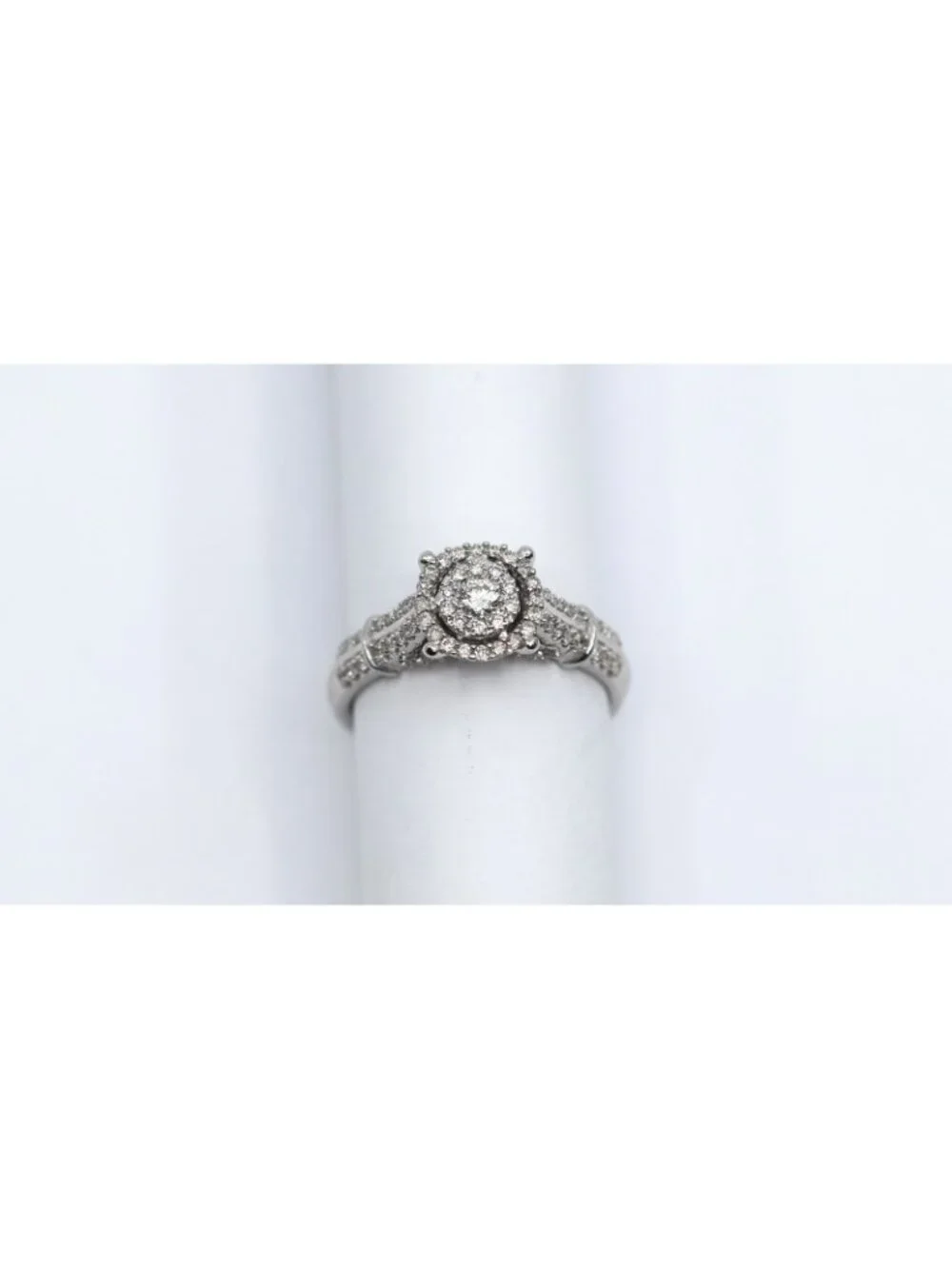 Beautiful 10K White Gold Round Cut Diamond Double Halo Engagement Ring - Size 7